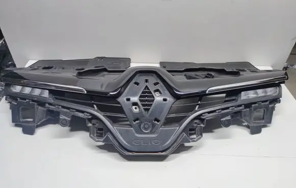 Renault Clio IV Front bumper upper radiator grill