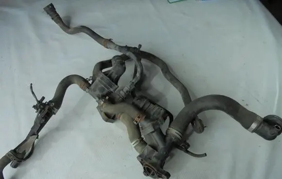 Mercedes-Benz Vito Viano W447 Thermostat housing 110600686R