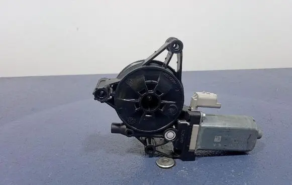 Citroen Berlingo Front door window regulator with motor 
