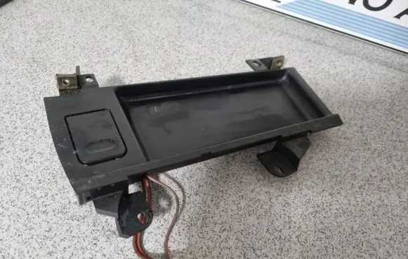 BMW 5 E39 Cigarette lighter front 51168159694