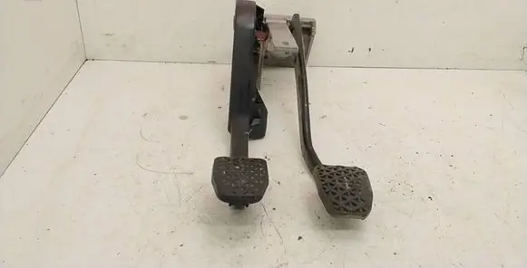 BMW 3 E36 Pedal assembly 1161993