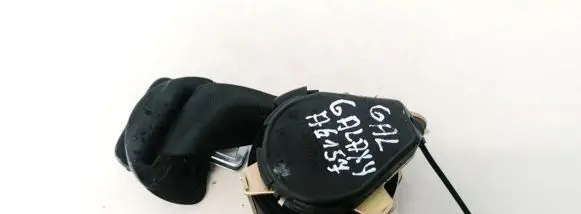 Middle seatbelt (rear)