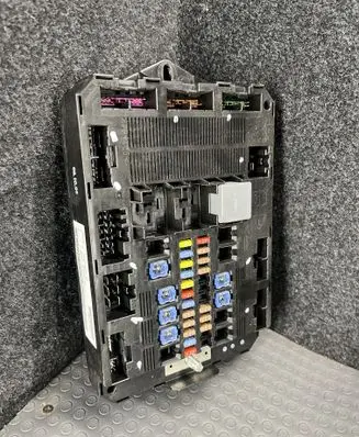 Jaguar XF X250 Fuse module 7340955430 8X2T14B476AF 8X2T14C256AE