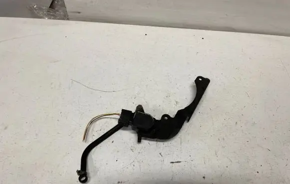 Mercedes-Benz C W204 Air suspension front height level sensor A0043428518