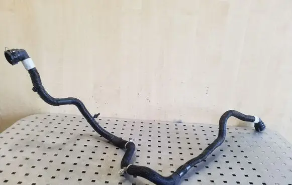 Tesla Model 3 Electric car engine cooling hoses/pipes 107759500E