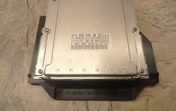 Mercedes-Benz C W202 Engine control unit/module A0255453832 0281001818