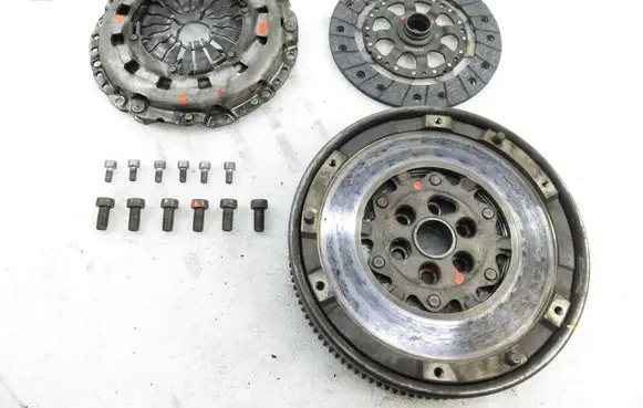 BMW 3 E90 E91 Dual mass flywheel 30009519011858 323064210 123046610