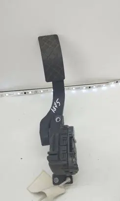 Volkswagen PASSAT B5 Accelerator throttle pedal 8D1721523F 6PV00837603