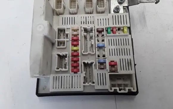 Renault Scenic II - Grand scenic II Fuse module 8200481866