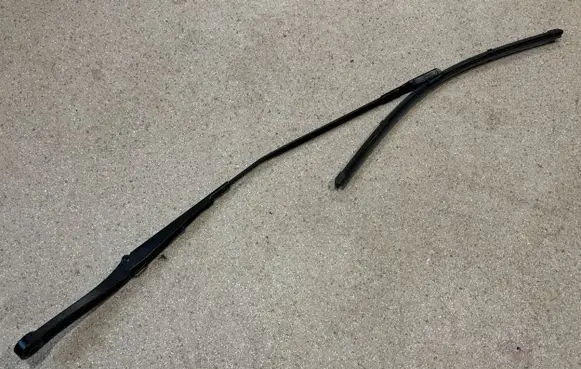 Porsche Taycan 9J1 Front wiper blade arm 9J1955410