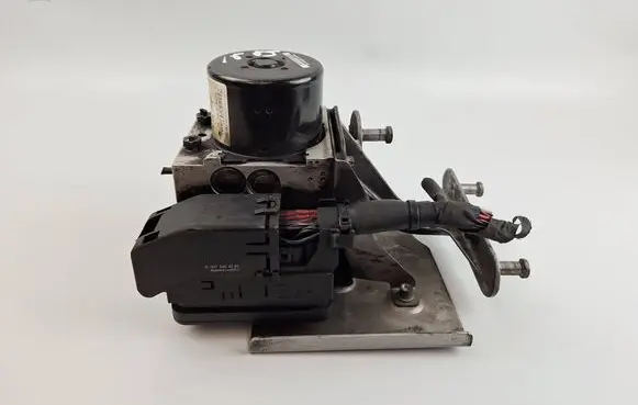 Mercedes-Benz C AMG W204 ABS Pump A2044314212 A0375456332 A2046827371