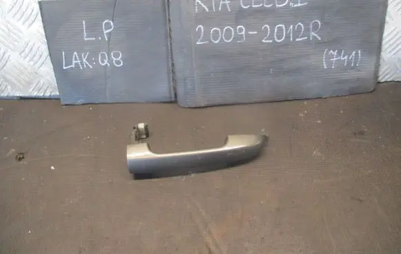KIA Ceed Loading door exterior handle/bracket 