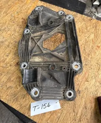 Volvo XC70 Rear differential/diff mount bracket 30639931