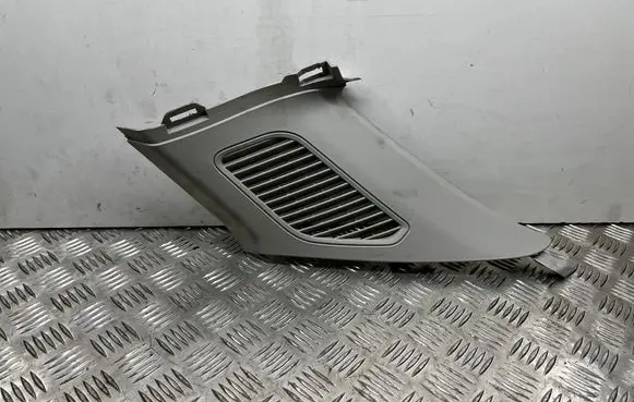 (D)pillar trim (top)