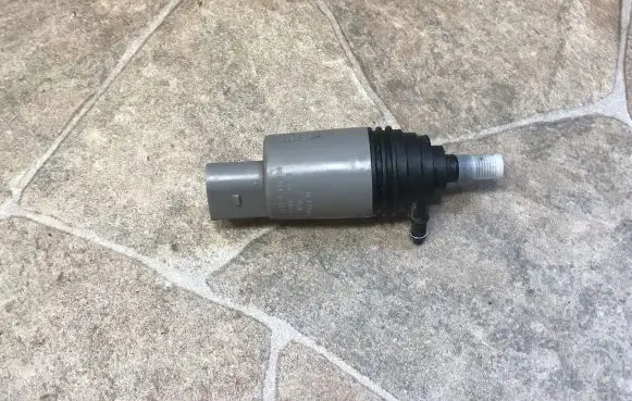 BMW X5 E70 Windscreen/windshield washer pump 6934159