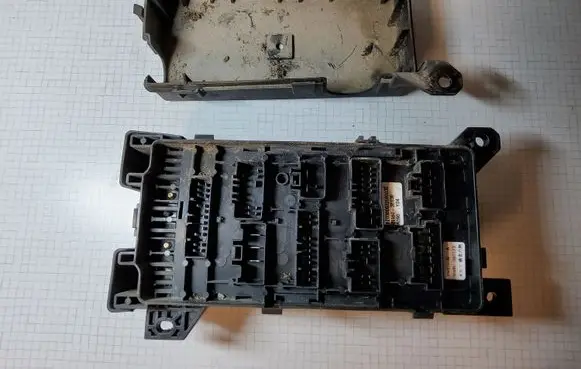 KIA Sorento Fuse box set 911603E030 1006208024