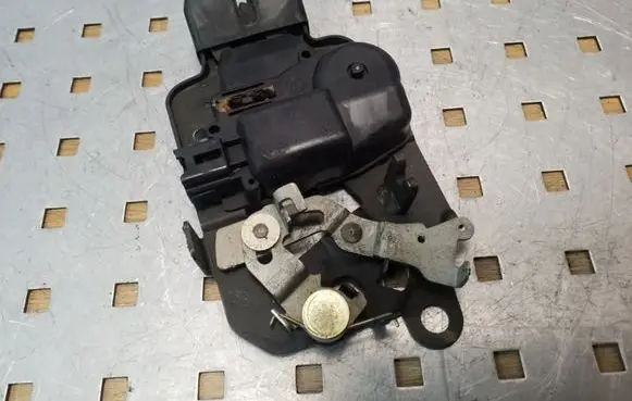 Subaru Legacy Tailgate/trunk/boot lock/catch/latch
