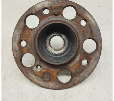 Mercedes-Benz 190 W201 Rear wheel hub 2013500646 A2013500646