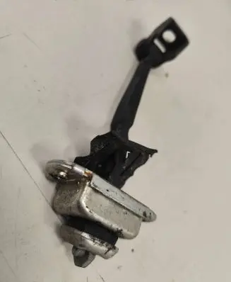 Skoda Octavia Mk2 (1Z) Front door check strap stopper 1Z0837249