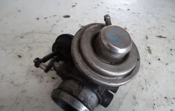 Skoda Octavia Mk2 (1Z) EGR valve 038131501A