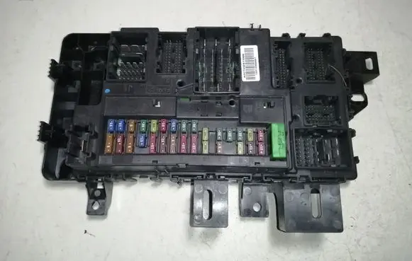 Ford Mustang VI Fuse module FR3T15604BH FR3T15604