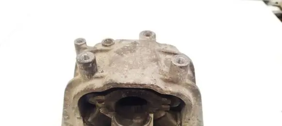 Volkswagen PASSAT CC Engine mount bracket