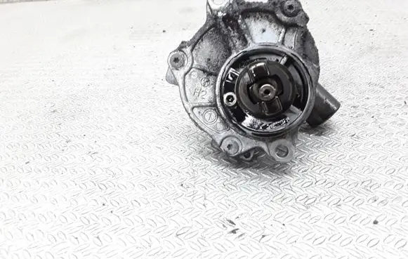 Mercedes-Benz C W203 Vacuum pump A6112300065