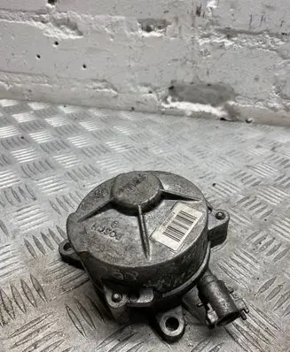 Renault Megane III Vacuum pump 8200683981