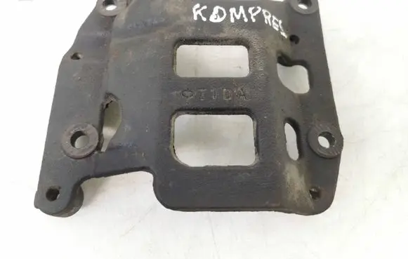 Toyota Avensis T250 A/C compressor mount bracket 246260497