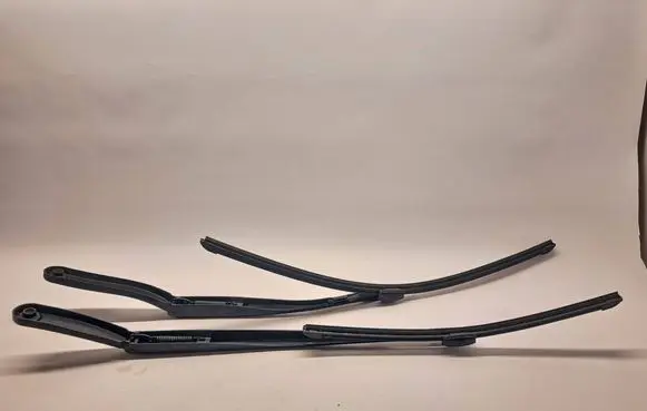 Windshield/front glass wiper blade