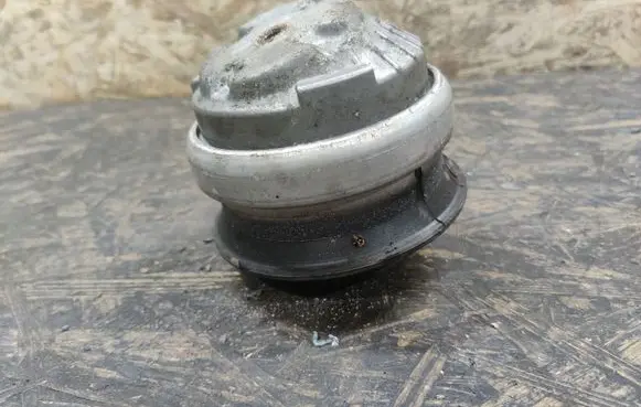 Mercedes-Benz CL C215 Engine mount bracket 2202400617