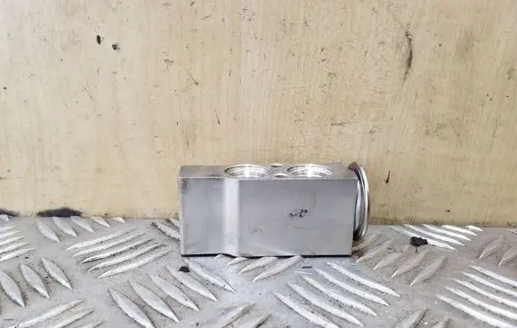 Mazda 6 Air conditioning (A/C) expansion valve 