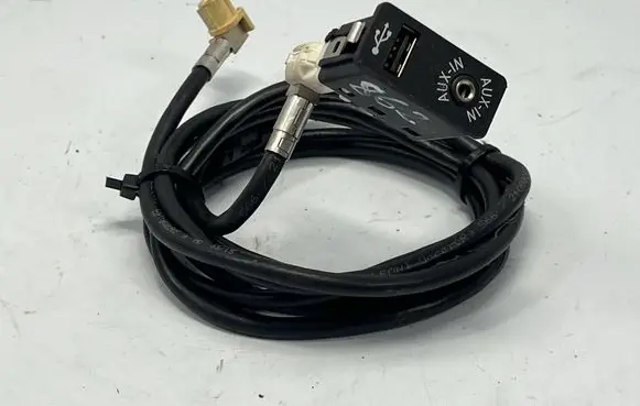 BMW 5 F10 F11 AUX in-socket connector 9237653 84109237653 9129651