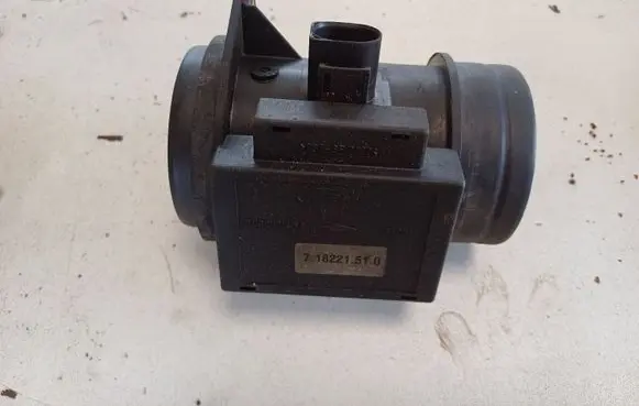 Volkswagen Golf IV Mass air flow meter 718221510