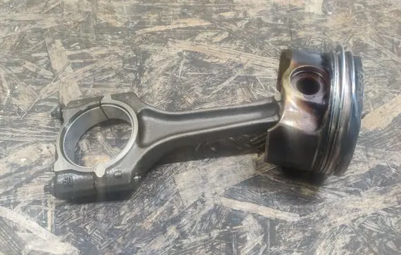 Volkswagen PASSAT B7 Piston with connecting rod 06LB 06HBP