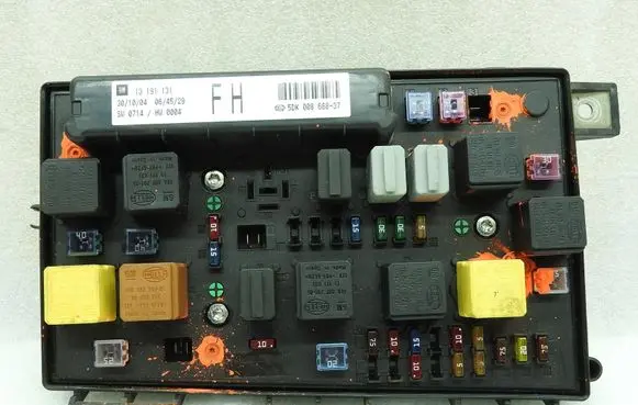 Opel Astra H Fuse box set 93182941 13191131