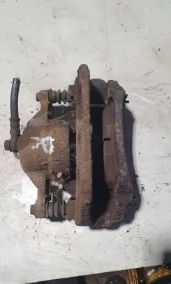 Toyota Auris E180 Front brake caliper