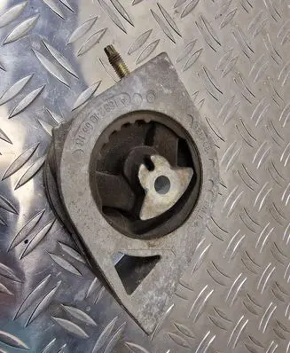 Mercedes-Benz A W168 Engine mount bracket 1682400618