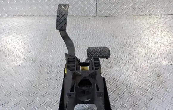 Volkswagen PASSAT B8 Pedal assembly 5Q1723503 24092014