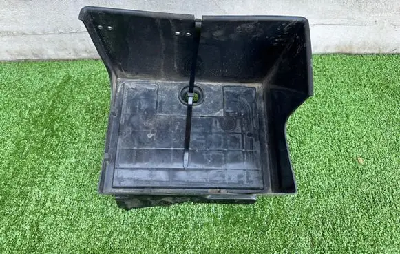 Mitsubishi Space Star Battery tray 
