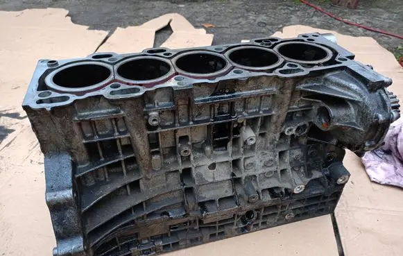 Volvo XC90 Engine block 8653865
