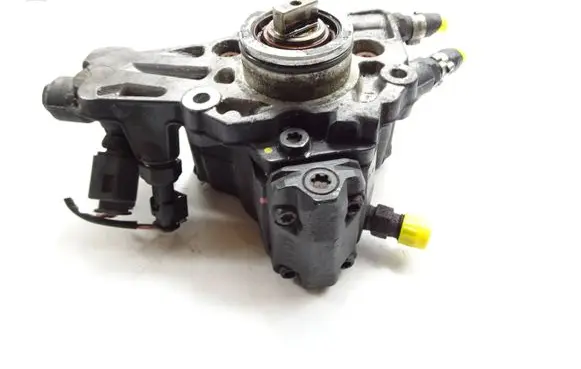 Mercedes-Benz C W204 Fuel injection high pressure pump 9421A000A 0417918LBE A6460700201