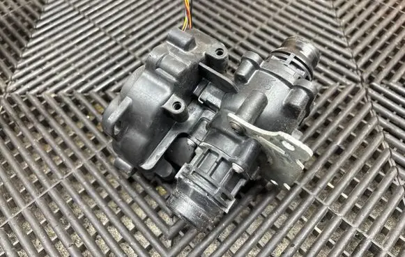 Alfa Romeo Stelvio Water pump 04893691AB