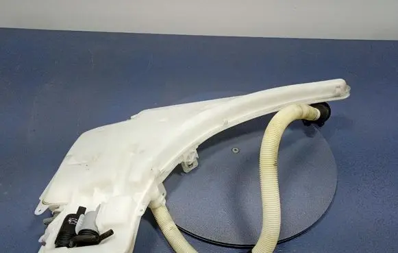BMW 1 E82 E88 Windshield washer fluid reservoir/tank 7068998