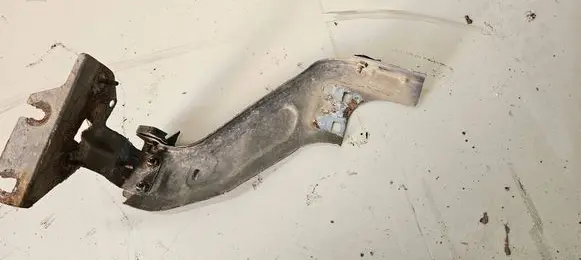 Peugeot Partner Fender mounting bracket