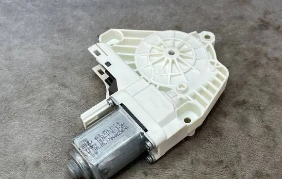 Audi A3 S3 8V Rear glass lock/latch C46 8K0959812A