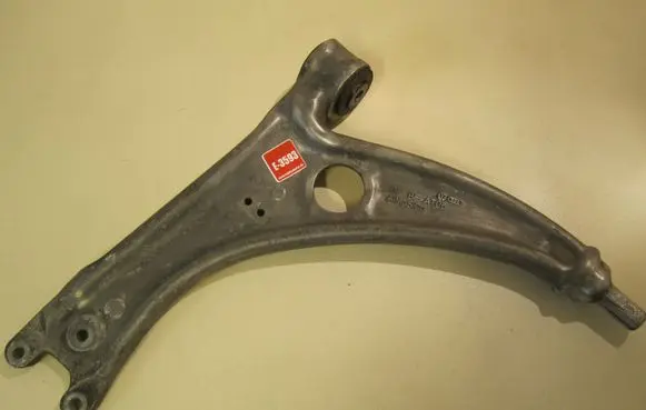 Volkswagen PASSAT B6 Front lower control arm/wishbone