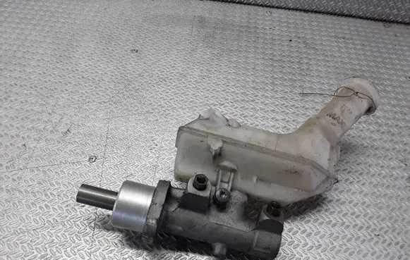 Nissan Note (E11) Master brake cylinder 8200304083