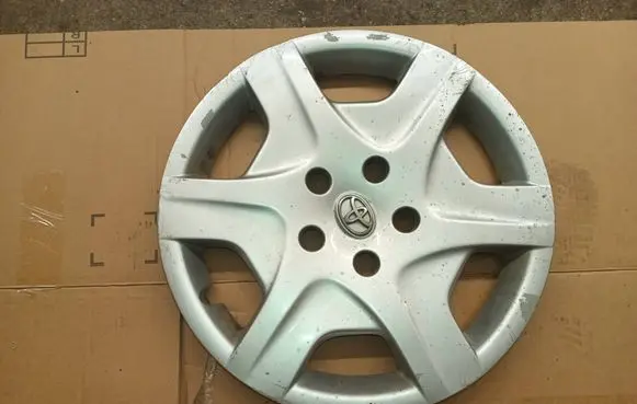 Toyota Corolla Verso AR10 R16 wheel hub/cap/trim 426020f040 426020f060