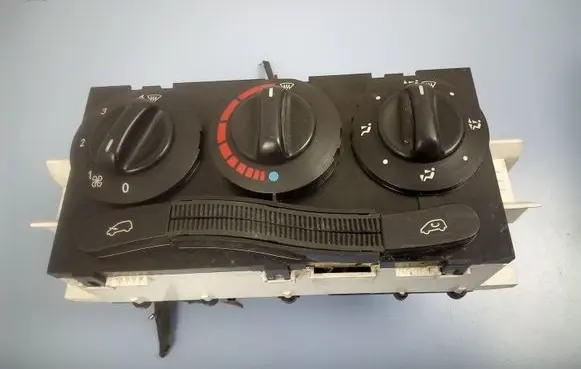 Mercedes-Benz A W168 Climate control unit 1688300385 Q093898